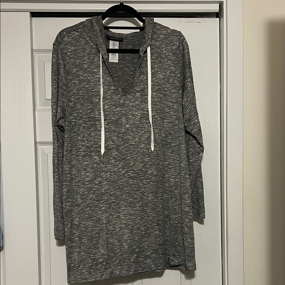La Blanca Gray Knit Beach Coverup  - NWT - size “Large
